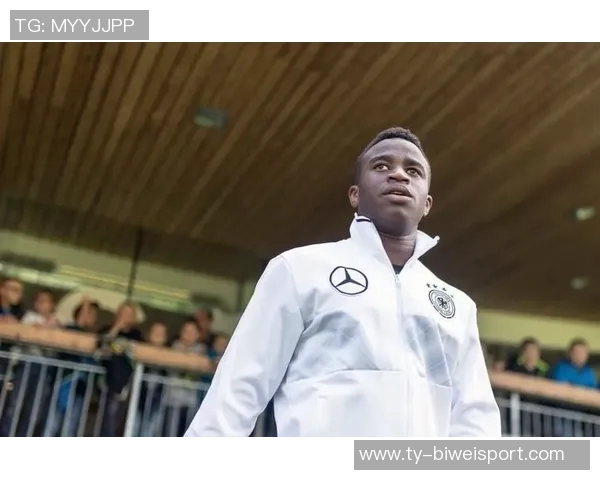 穆科科在丹麦遭遇困境多特名宿呼吁给予更多信任与支持 穆科科在丹麦遭遇困境多特名宿呼吁给予更多信任与支持