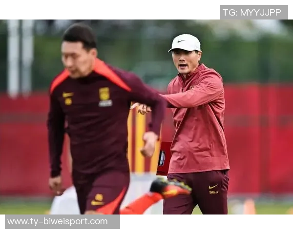 新一届国足今日下午正式开启新年首训邵佳一亲自为球员示范技战术